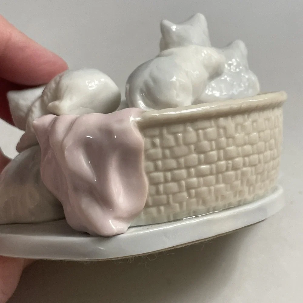 Vintage Cat & Kitten Figurine By Simson Taiwan Porcelain Play Time Grey Kitty